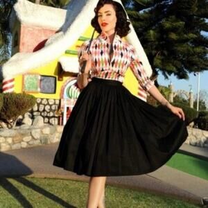 NWT PINUP COUTURE JENNY GATHERED SWING SKIRT SATEEN L Feminine 50s Minimalist